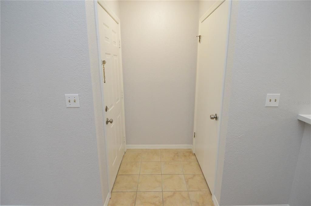 Active With Contract: $1,400 (1 beds, 1 baths, 729 Square Feet)