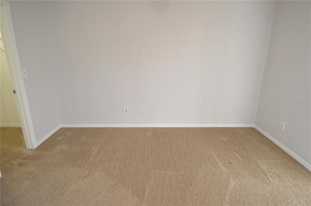 Active With Contract: $1,400 (1 beds, 1 baths, 729 Square Feet)