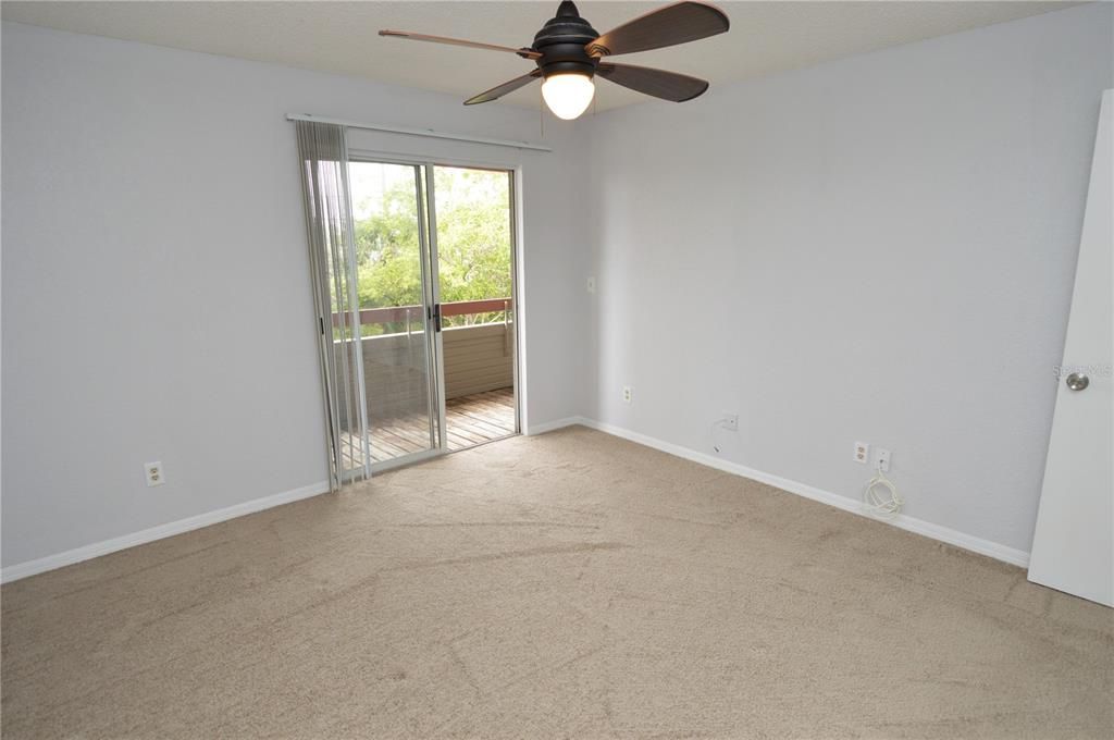 Active With Contract: $1,400 (1 beds, 1 baths, 729 Square Feet)