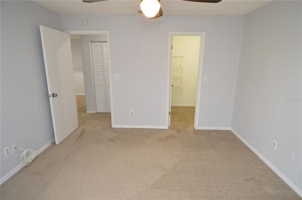 Active With Contract: $1,400 (1 beds, 1 baths, 729 Square Feet)