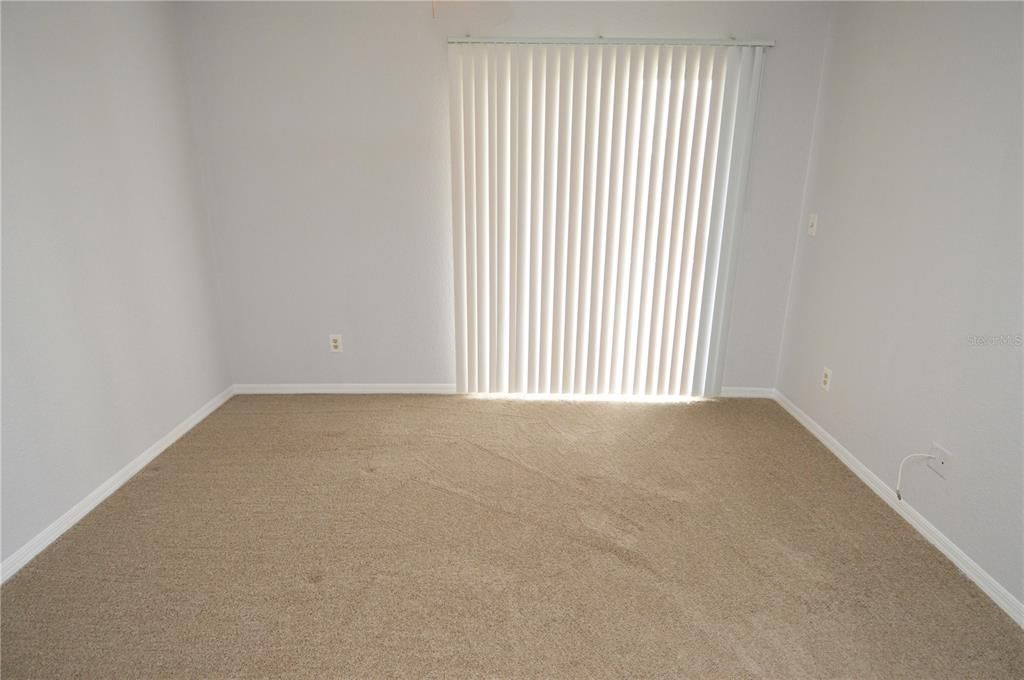 Active With Contract: $1,400 (1 beds, 1 baths, 729 Square Feet)