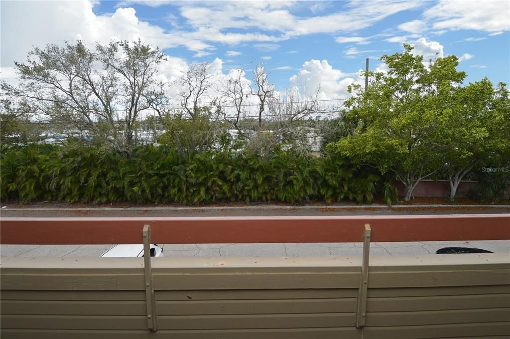 Active With Contract: $1,400 (1 beds, 1 baths, 729 Square Feet)