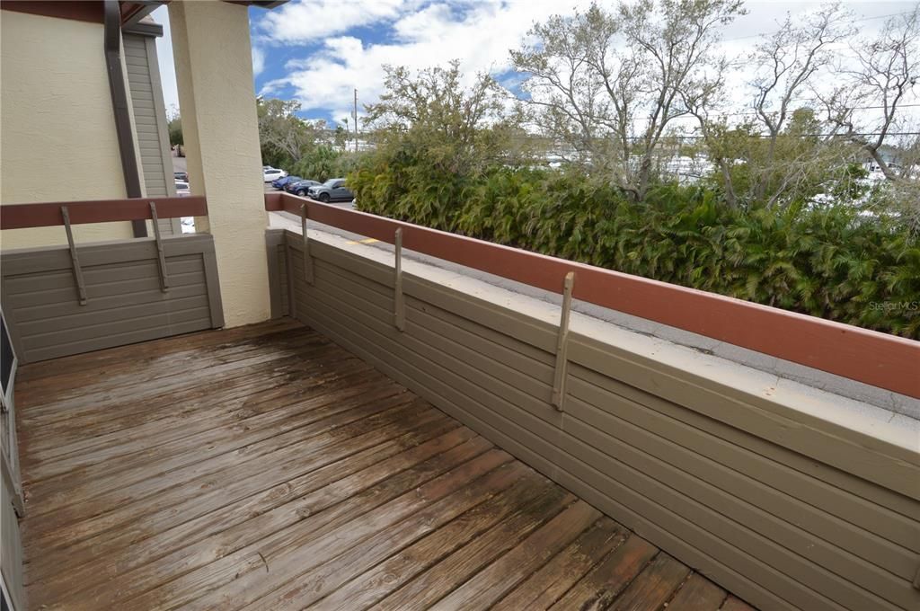 Active With Contract: $1,400 (1 beds, 1 baths, 729 Square Feet)