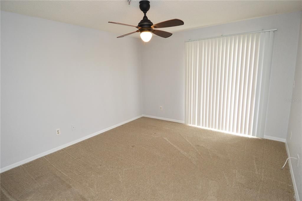 Active With Contract: $1,400 (1 beds, 1 baths, 729 Square Feet)