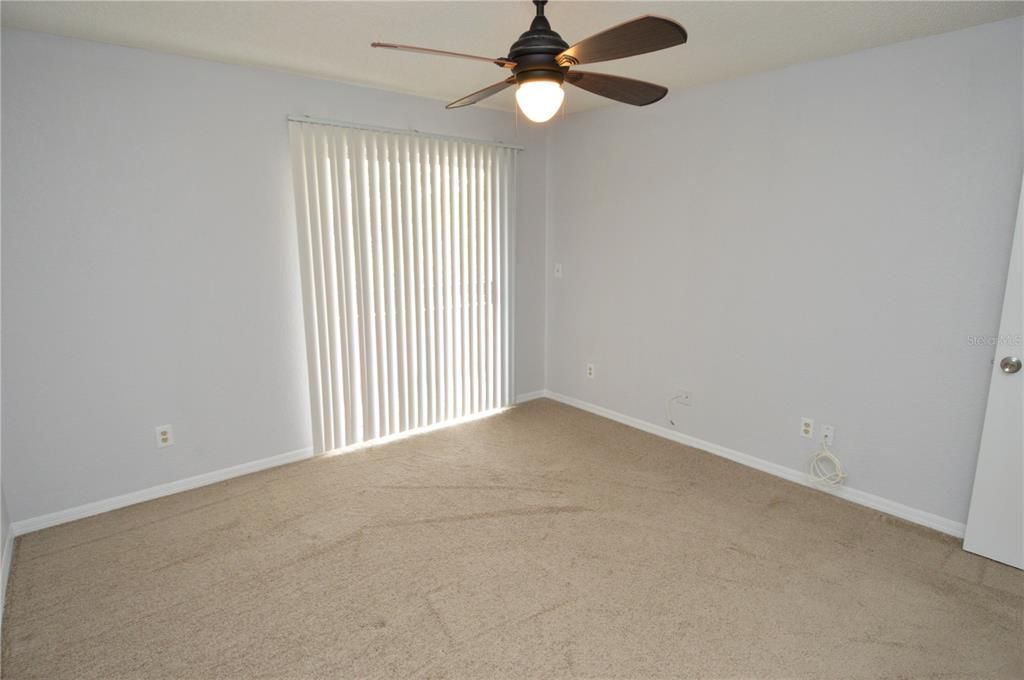Active With Contract: $1,400 (1 beds, 1 baths, 729 Square Feet)