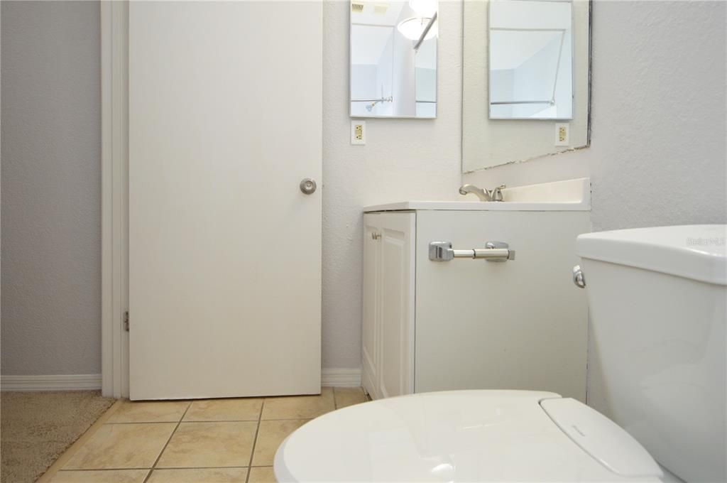Active With Contract: $1,400 (1 beds, 1 baths, 729 Square Feet)