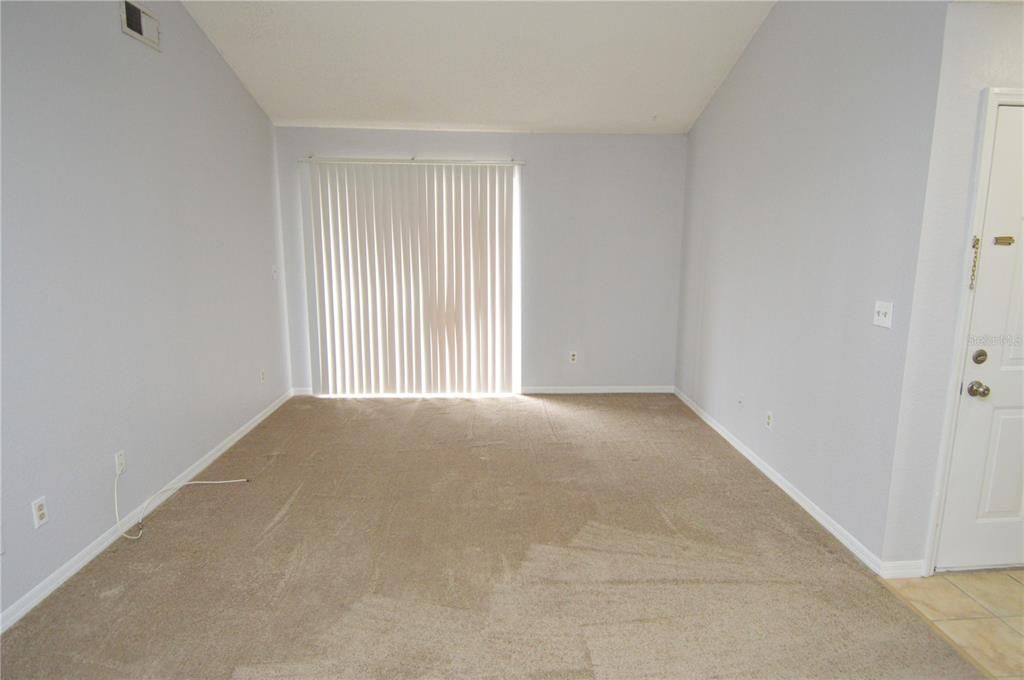 Active With Contract: $1,400 (1 beds, 1 baths, 729 Square Feet)