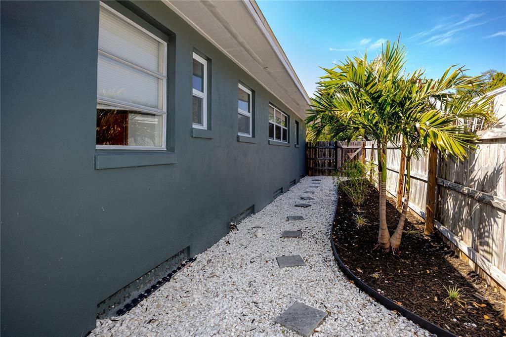 Active With Contract: $459,000 (3 beds, 2 baths, 1409 Square Feet)