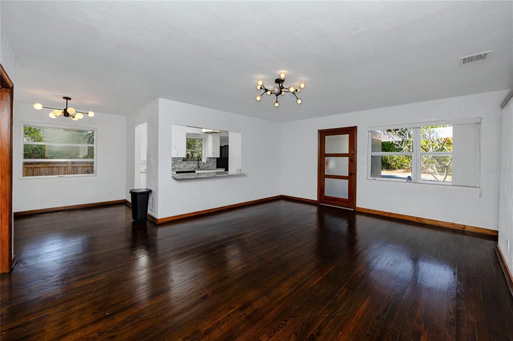 Active With Contract: $459,000 (3 beds, 2 baths, 1409 Square Feet)