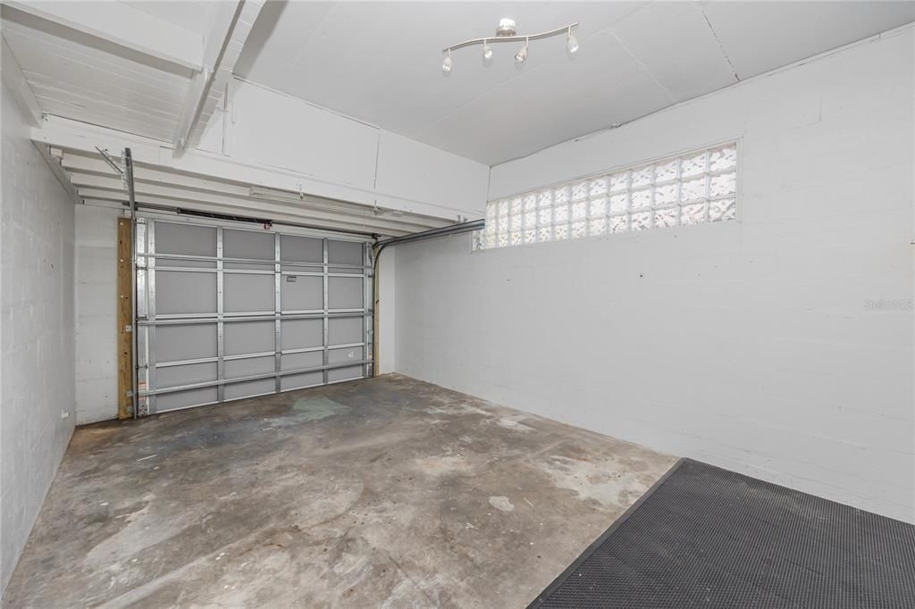 Active With Contract: $459,000 (3 beds, 2 baths, 1409 Square Feet)