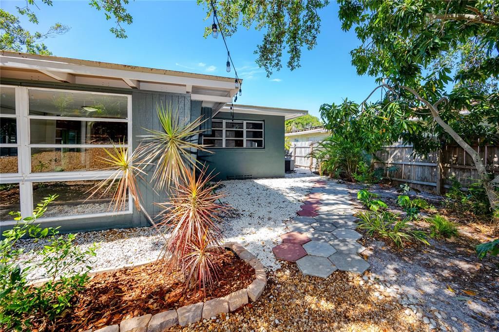 Active With Contract: $459,000 (3 beds, 2 baths, 1409 Square Feet)