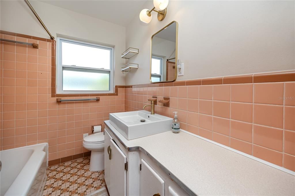 Active With Contract: $459,000 (3 beds, 2 baths, 1409 Square Feet)