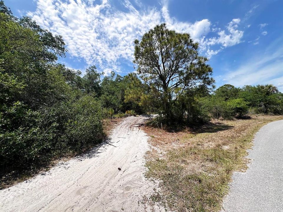 待售: $11,500 (0.29 acres)