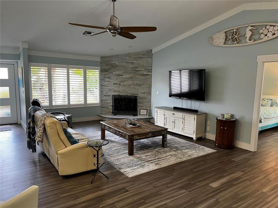 For Rent: $3,800 (3 beds, 2 baths, 1815 Square Feet)