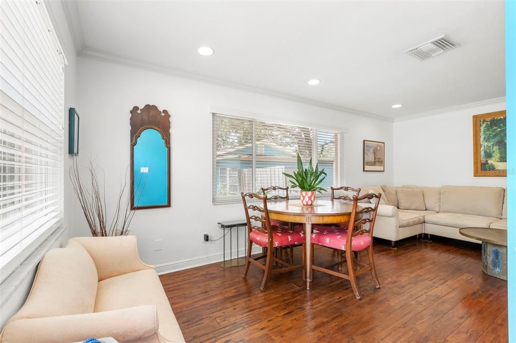 En Venta: $414,900 (2 camas, 2 baños, 1091 Pies cuadrados)