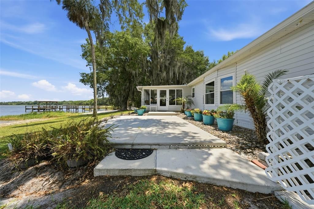 For Sale: $369,000 (3 beds, 2 baths, 1663 Square Feet)