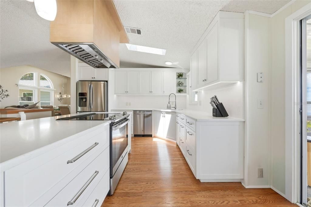 For Sale: $369,000 (3 beds, 2 baths, 1663 Square Feet)