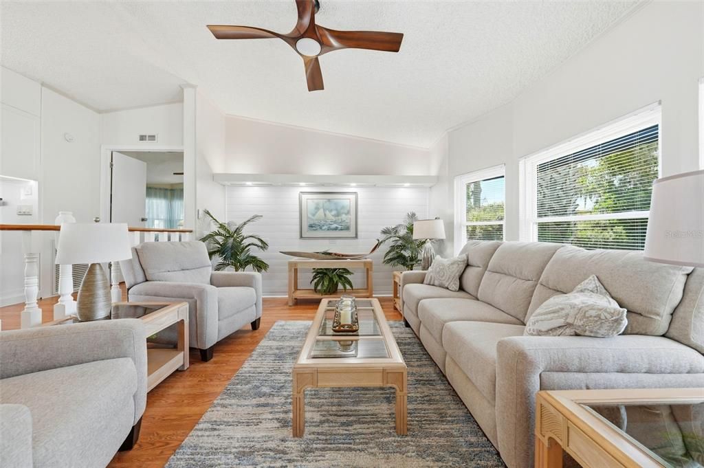 For Sale: $369,000 (3 beds, 2 baths, 1663 Square Feet)