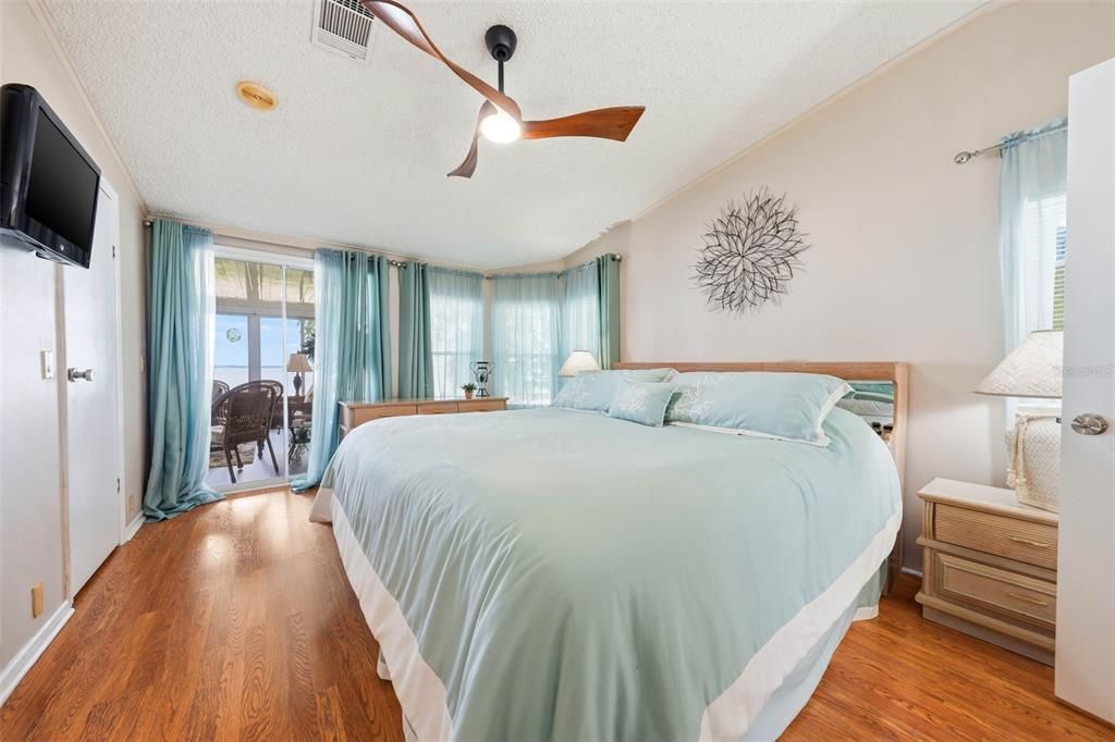 For Sale: $369,000 (3 beds, 2 baths, 1663 Square Feet)