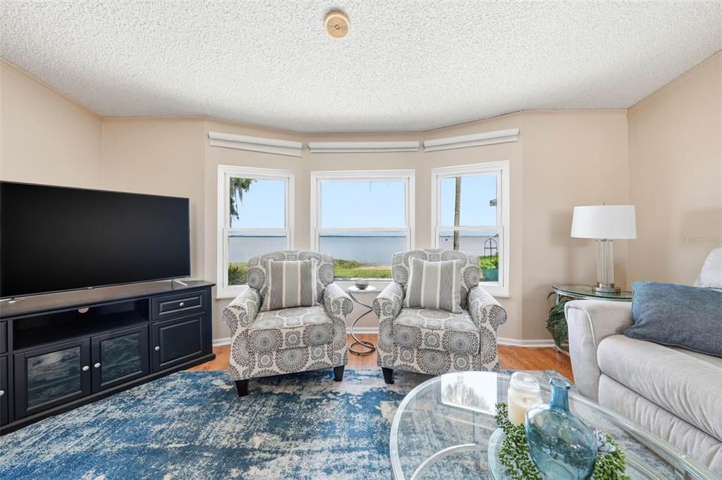 For Sale: $369,000 (3 beds, 2 baths, 1663 Square Feet)