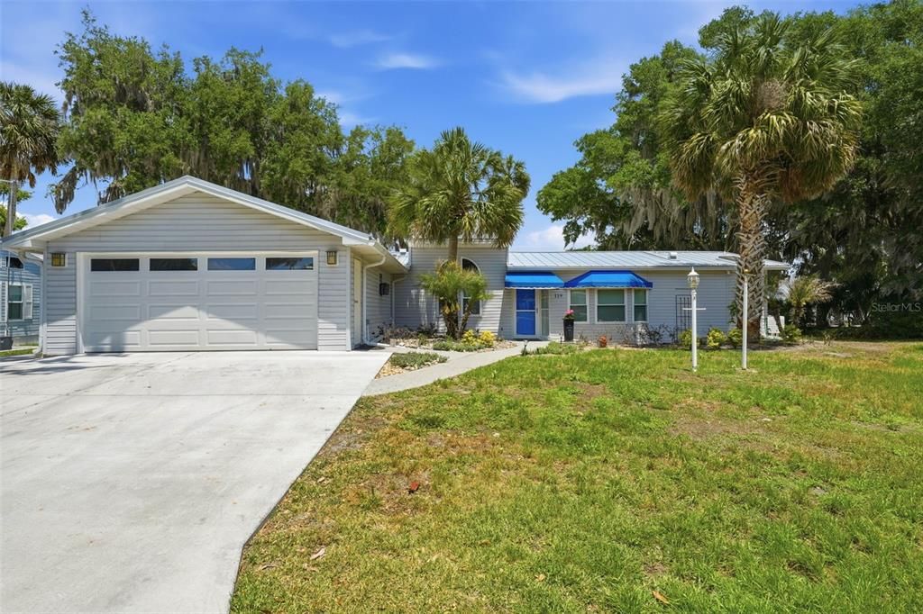 For Sale: $369,000 (3 beds, 2 baths, 1663 Square Feet)