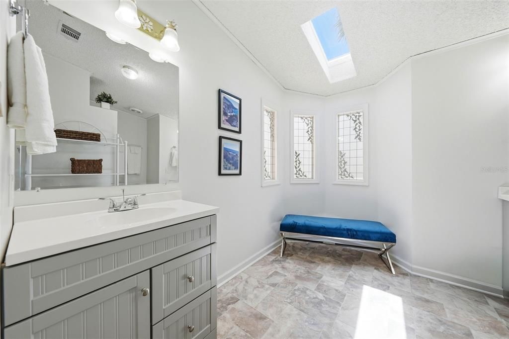 For Sale: $369,000 (3 beds, 2 baths, 1663 Square Feet)