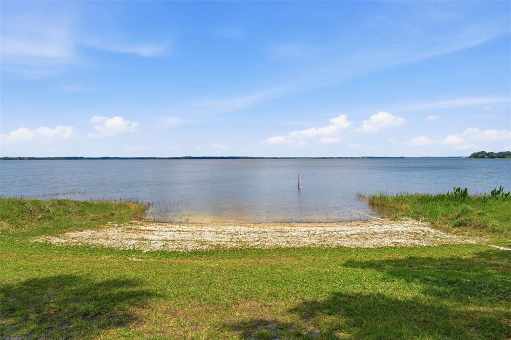 For Sale: $369,000 (3 beds, 2 baths, 1663 Square Feet)