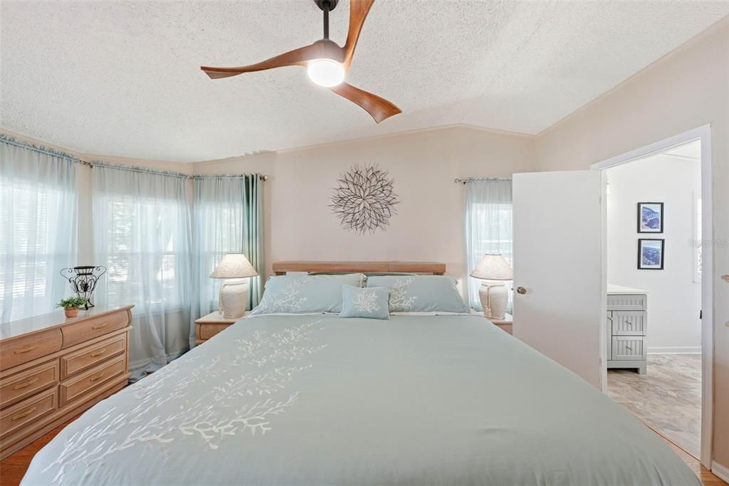 For Sale: $369,000 (3 beds, 2 baths, 1663 Square Feet)