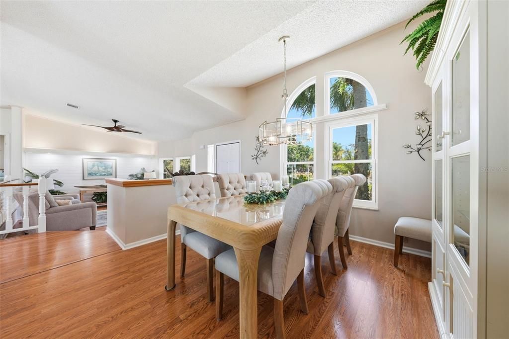 For Sale: $369,000 (3 beds, 2 baths, 1663 Square Feet)
