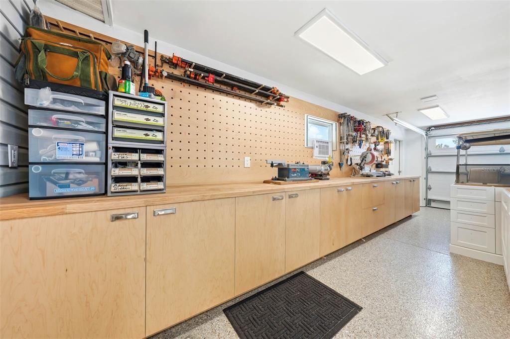 For Sale: $369,000 (3 beds, 2 baths, 1663 Square Feet)
