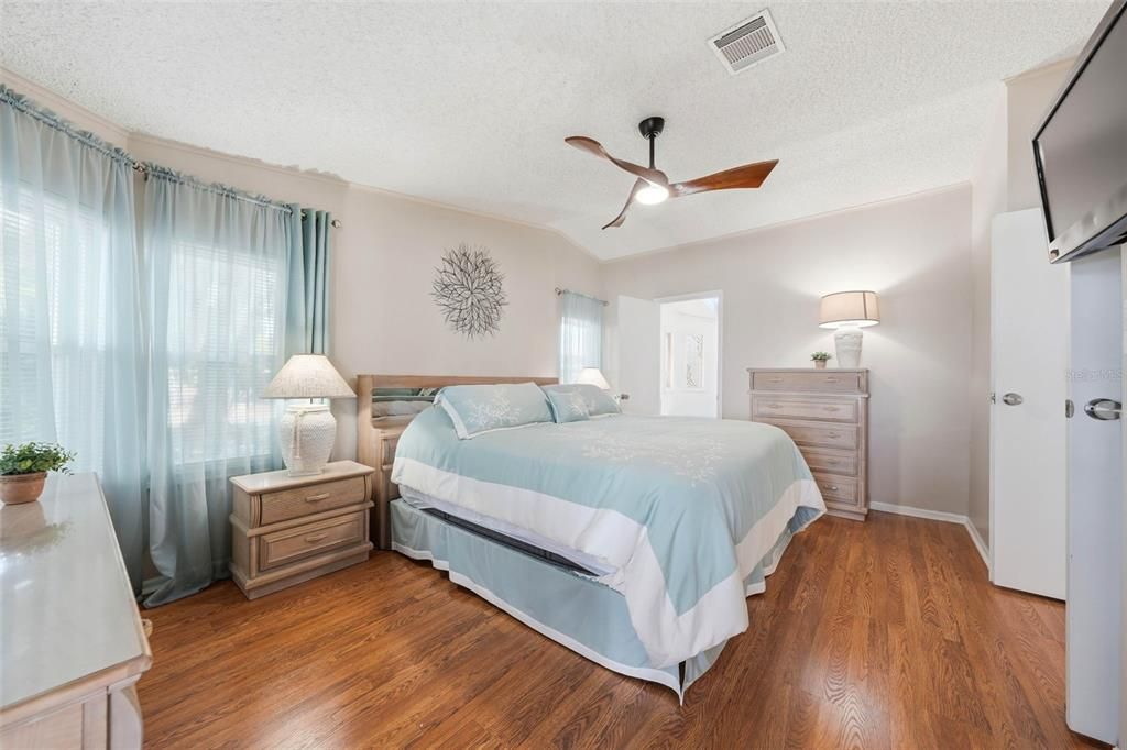 For Sale: $369,000 (3 beds, 2 baths, 1663 Square Feet)