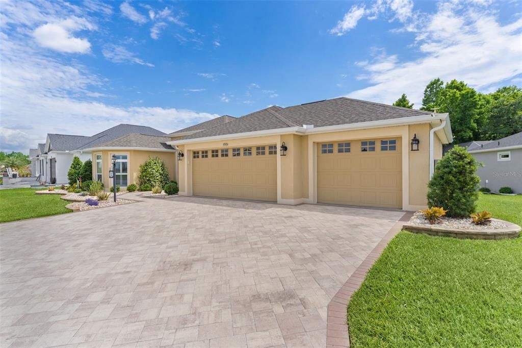 Active With Contract: $851,248 (3 beds, 2 baths, 2016 Square Feet)