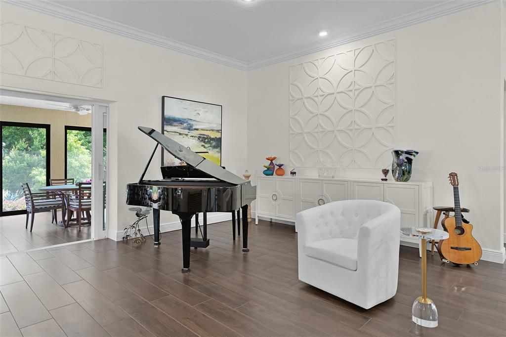 Active With Contract: $851,248 (3 beds, 2 baths, 2016 Square Feet)