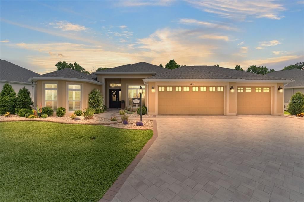 Active With Contract: $851,248 (3 beds, 2 baths, 2016 Square Feet)