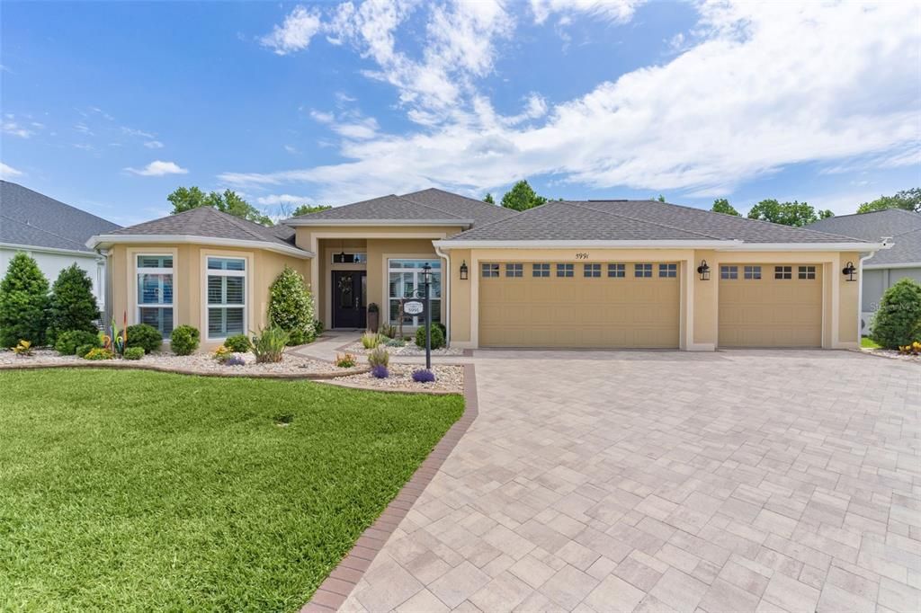 Active With Contract: $851,248 (3 beds, 2 baths, 2016 Square Feet)