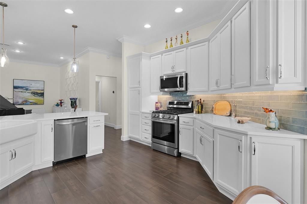 Active With Contract: $851,248 (3 beds, 2 baths, 2016 Square Feet)