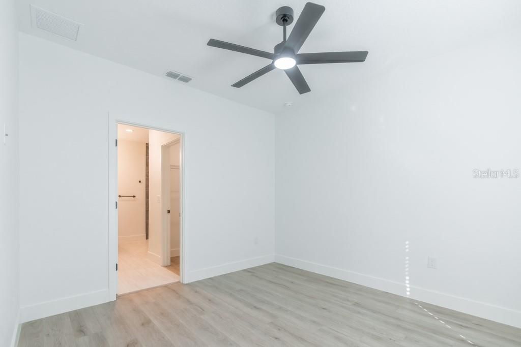 В аренду: $2,300 (4 спален, 2 ванн, 1437 Квадратных фут)