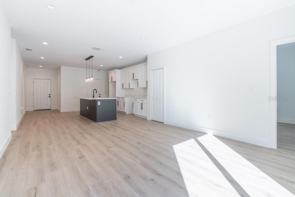 В аренду: $2,300 (4 спален, 2 ванн, 1437 Квадратных фут)