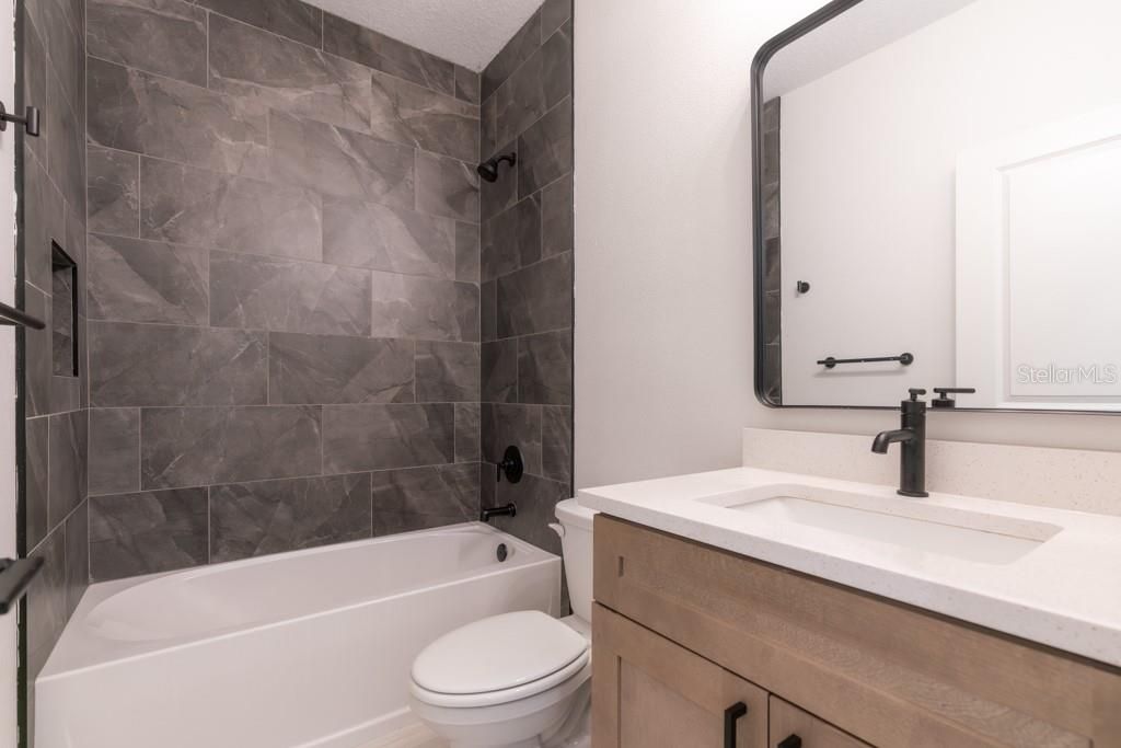 В аренду: $2,300 (4 спален, 2 ванн, 1437 Квадратных фут)