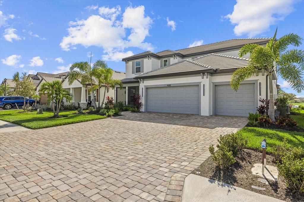 En Venta: $1,295,000 (4 camas, 3 baños, 3697 Pies cuadrados)