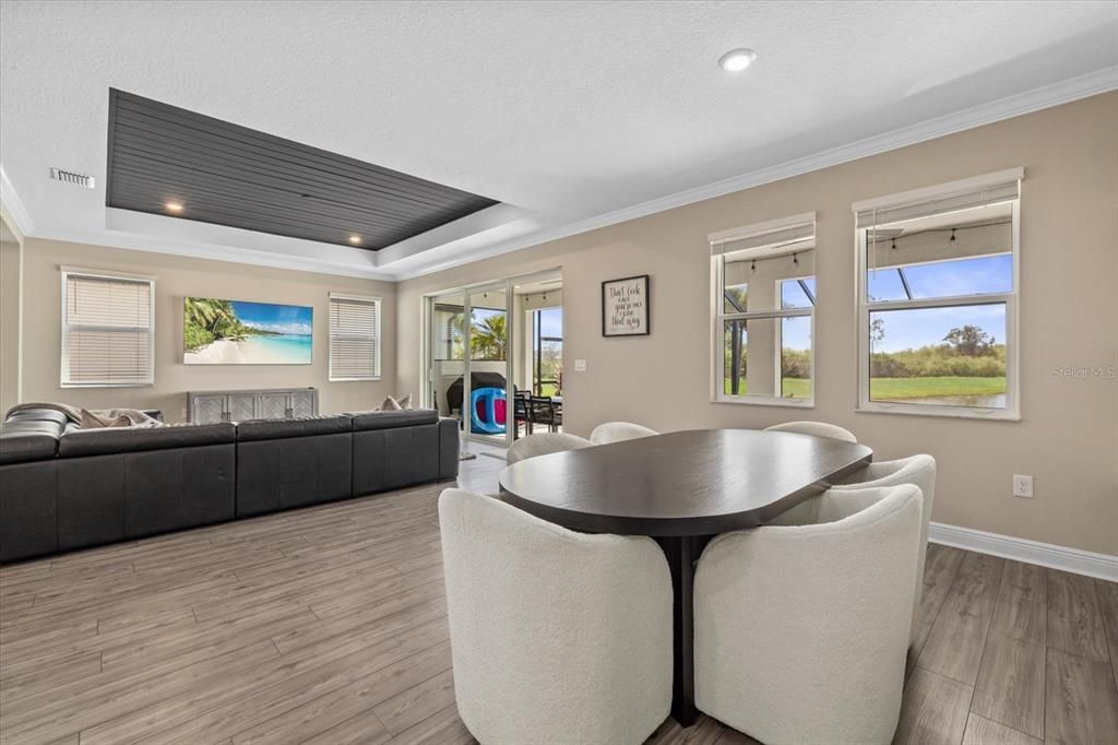 En Venta: $1,295,000 (4 camas, 3 baños, 3697 Pies cuadrados)