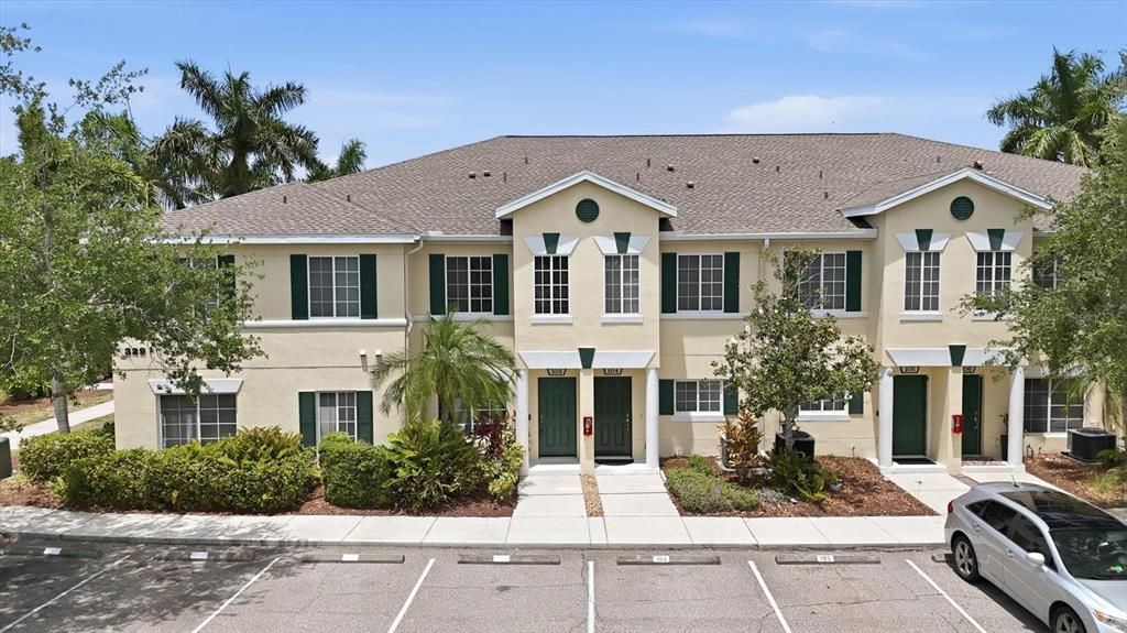 Active With Contract: $239,900 (2 beds, 2 baths, 1429 Square Feet)