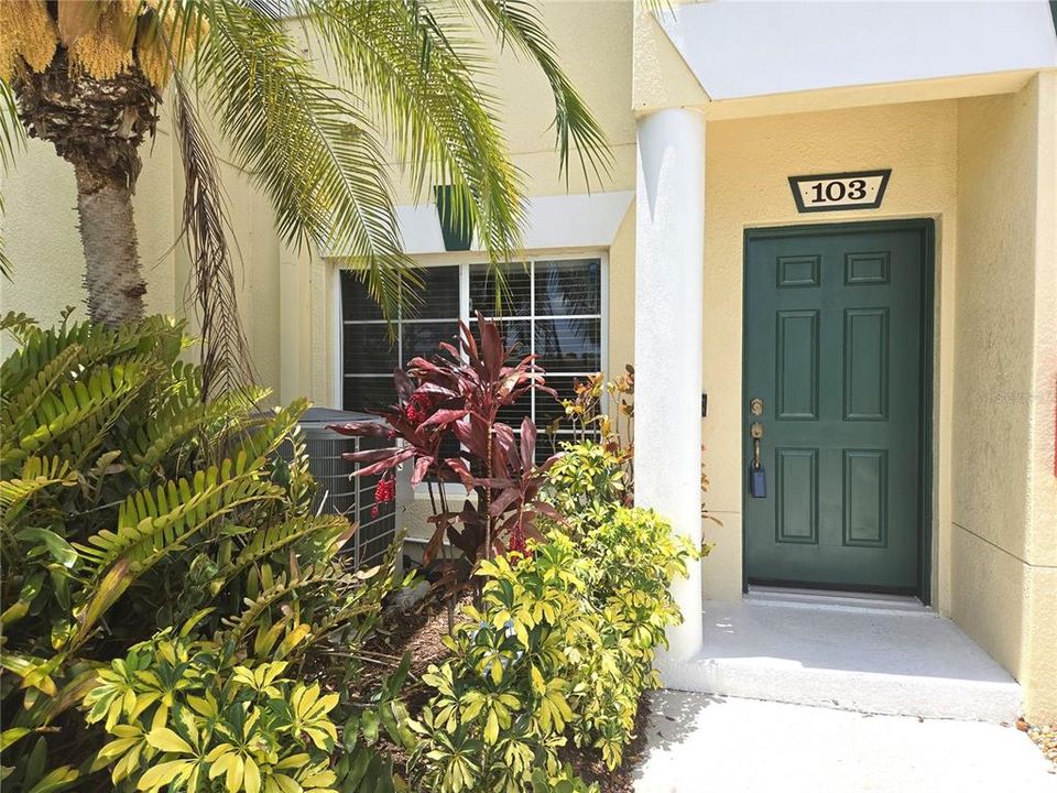 Active With Contract: $239,900 (2 beds, 2 baths, 1429 Square Feet)