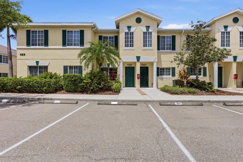 Active With Contract: $239,900 (2 beds, 2 baths, 1429 Square Feet)