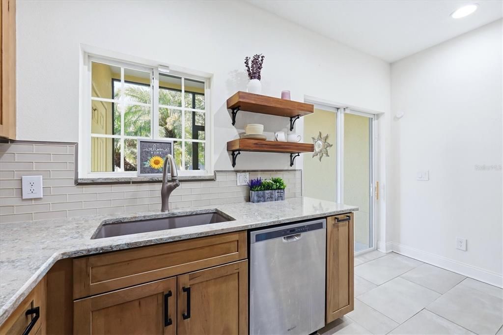 Active With Contract: $239,900 (2 beds, 2 baths, 1429 Square Feet)