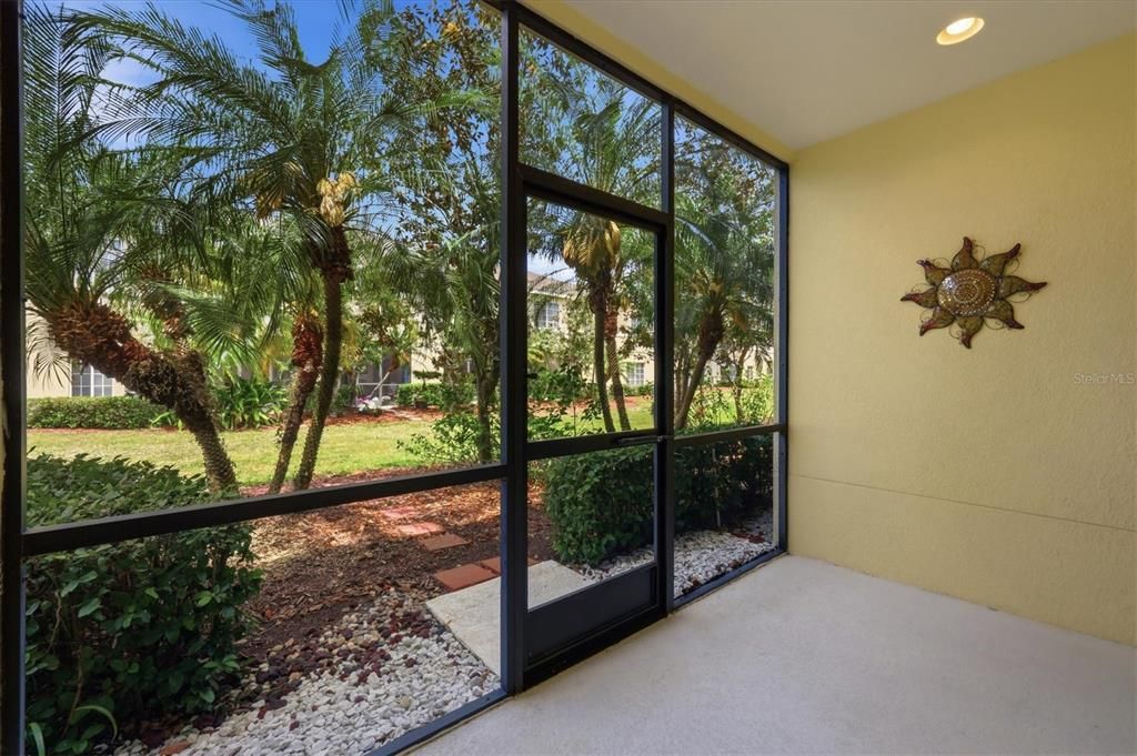 Active With Contract: $239,900 (2 beds, 2 baths, 1429 Square Feet)
