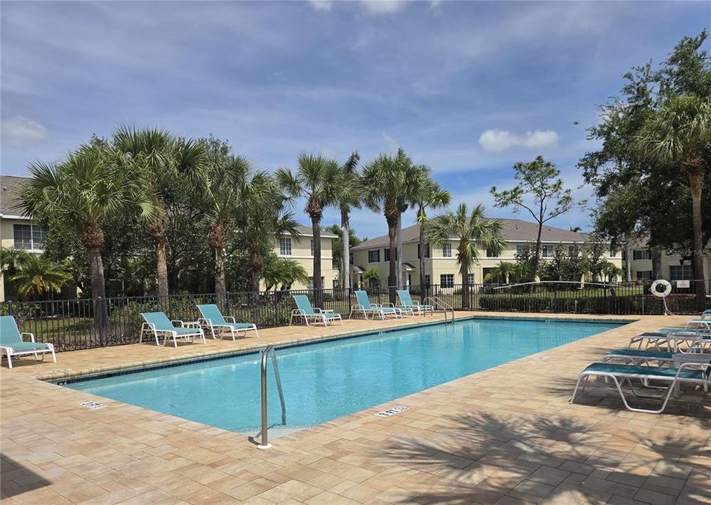 Active With Contract: $239,900 (2 beds, 2 baths, 1429 Square Feet)