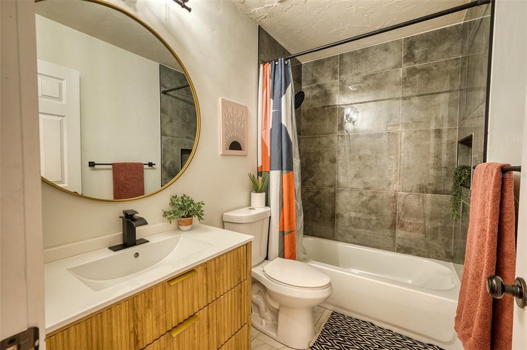 Activo con contrato: $340,000 (3 camas, 2 baños, 1570 Pies cuadrados)