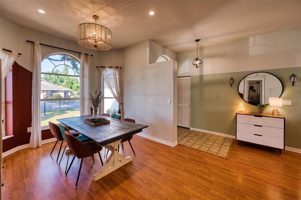 Activo con contrato: $340,000 (3 camas, 2 baños, 1570 Pies cuadrados)
