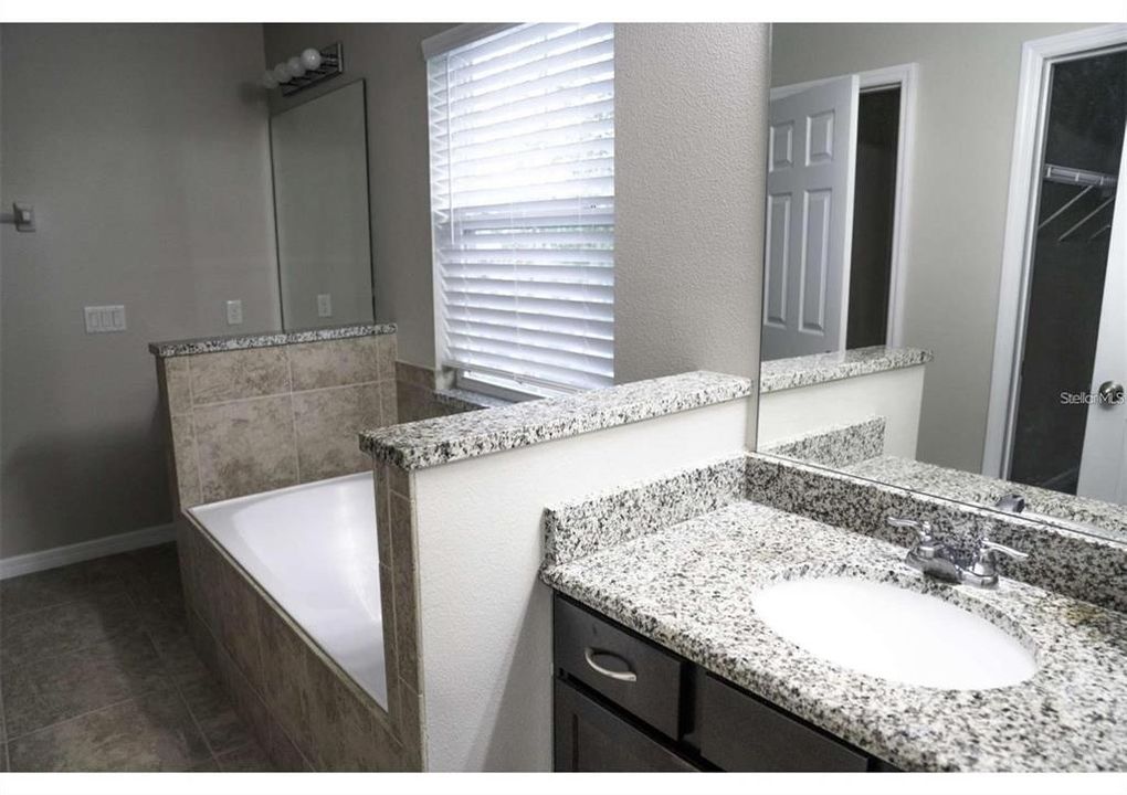 For Rent: $2,300 (3 beds, 2 baths, 2122 Square Feet)
